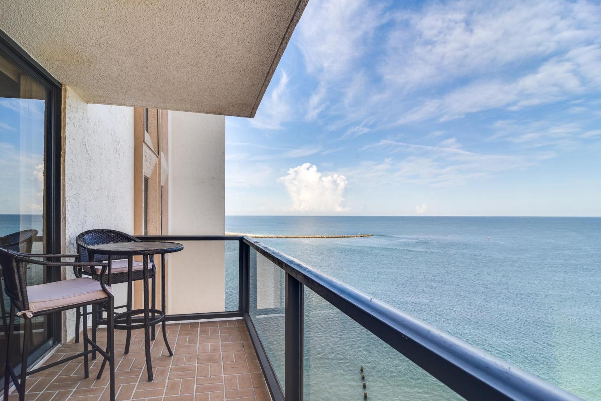 Oceanfront Condo With Balcony And Stunning Views! 클리어워터 비치 외부 사진